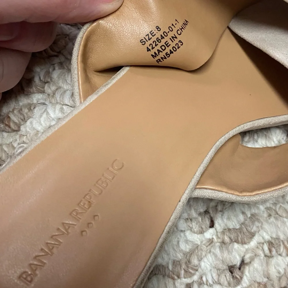 BANANA REPUBLIC LOW HEEL - SIZE 8 - Picture 7 of 8